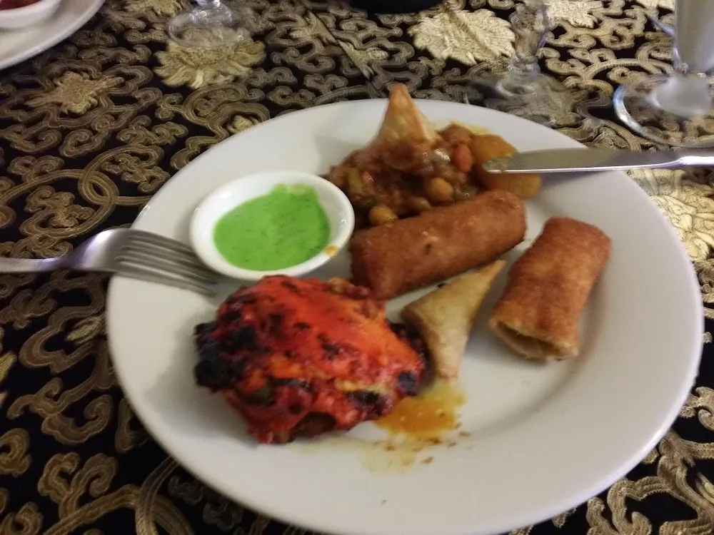 Rolls À la Viande Boeuf Chicken Tandoori Avec Du Chutney À la Menthe